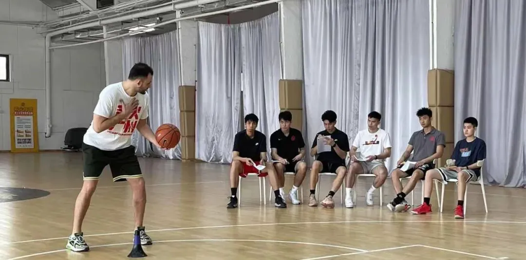初中篮球战术一周训练计划_0
