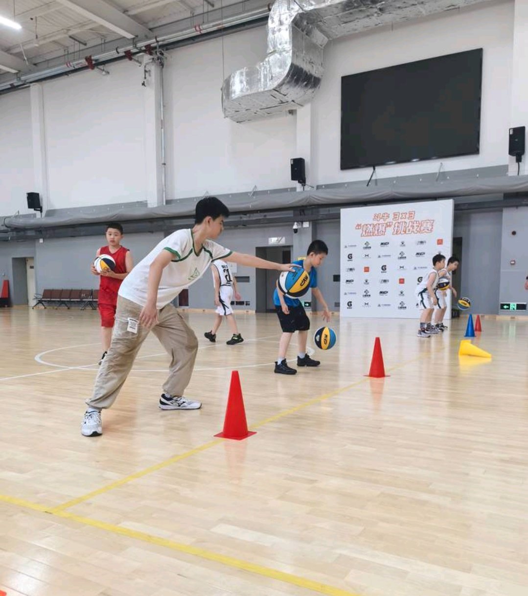 建立情绪支持系统以优化篮球训练和发展
